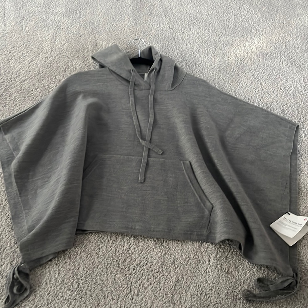 Brand new with tags Lululemon hooded cropped poncho vest